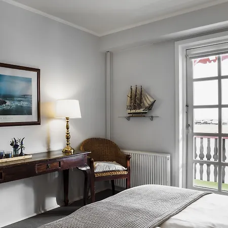 Copenhagen Airport 3*